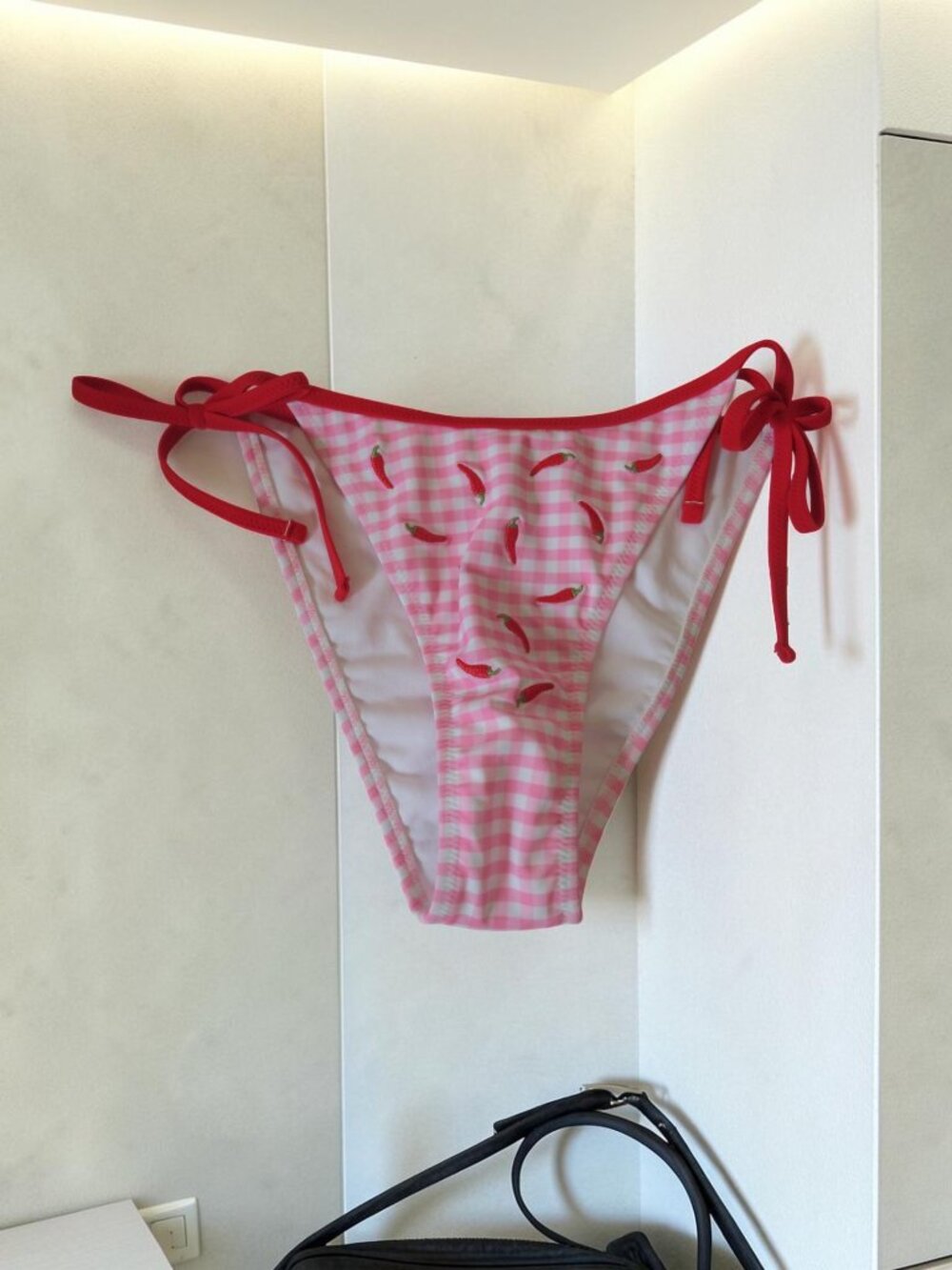 Wild Fable Women's Chili Pepper Low-Rise High Leg Extra Cheeky Bikini Bottom (M) - Picture 3 of 7